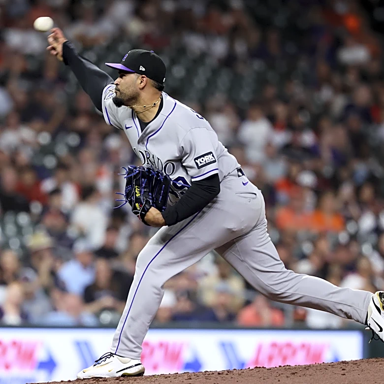 Astros 7, Rockies 6: Living on the edge (of Houston)