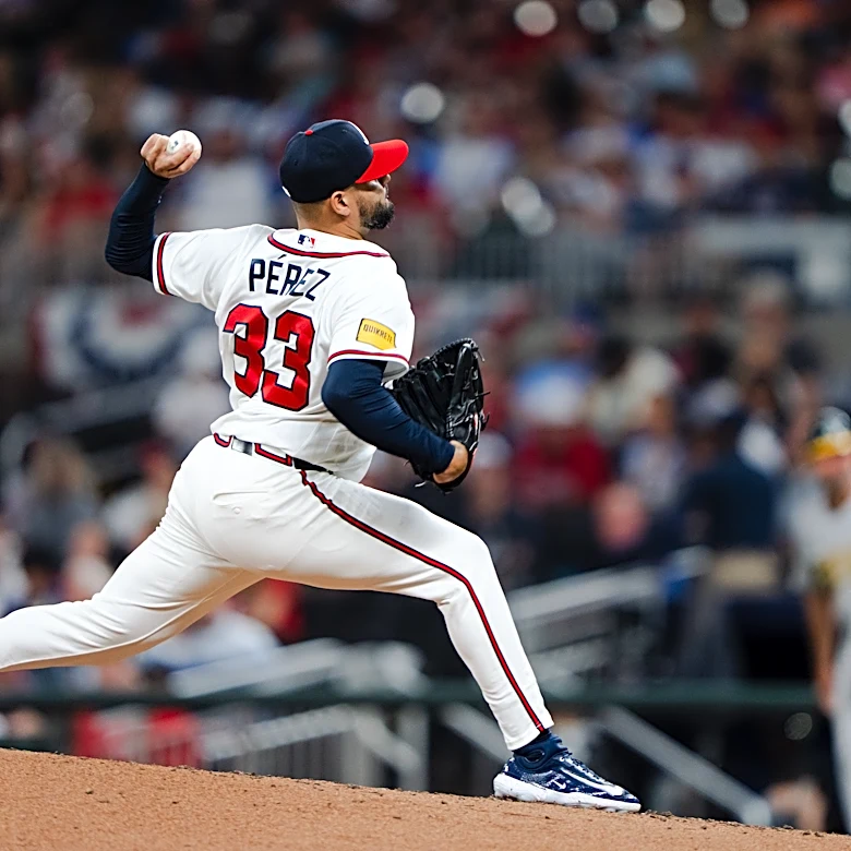 Martín Pérez returns to Braves on a minor league deal