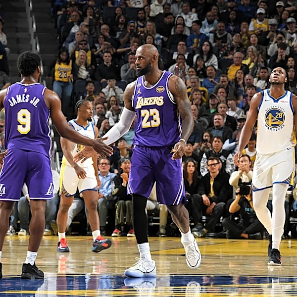 Nobody believes in the Los Angeles Lakers