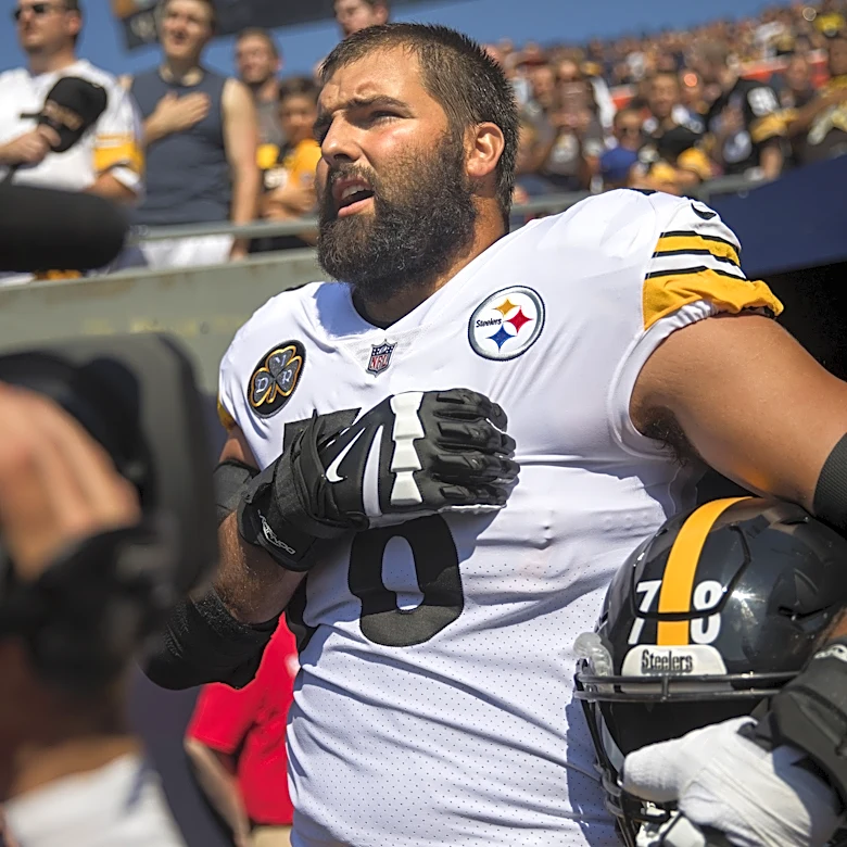 Former Steelers OT Alejandro Villanueva recounts viral National Anthem moment