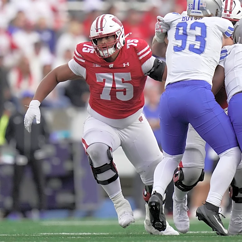 Badgers starting offensive lineman to miss rest of spring ball after surgery