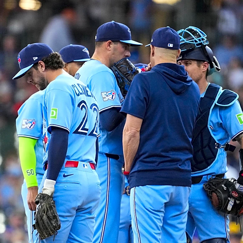 Deja vu all over again: Jays fall 2-1