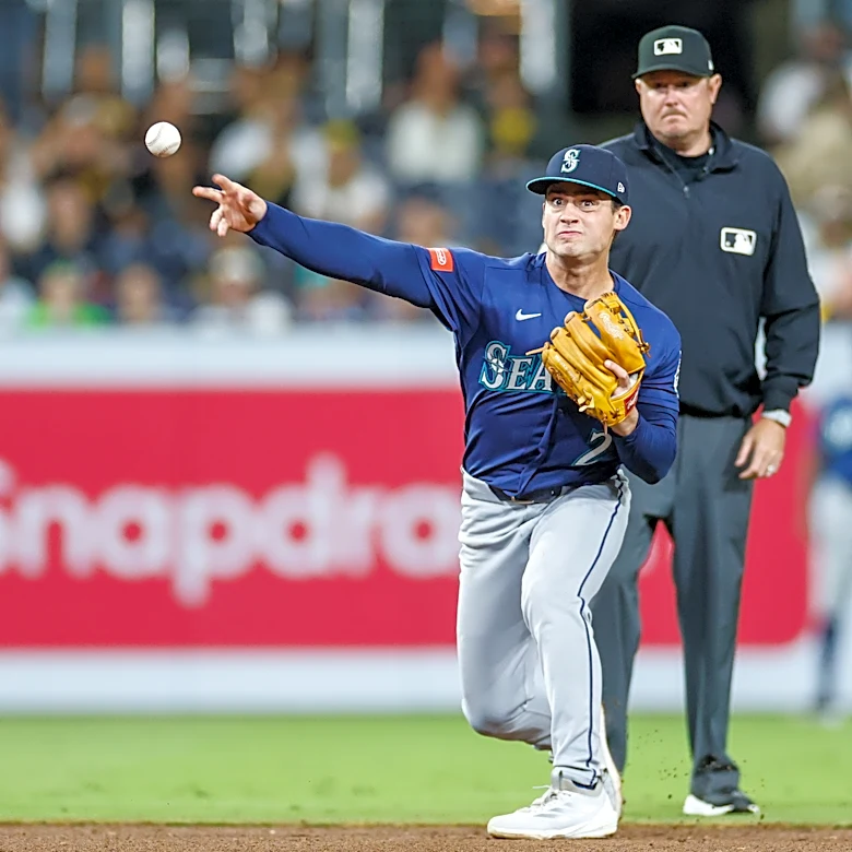 Mariners forget to check their staging, lose 5-2