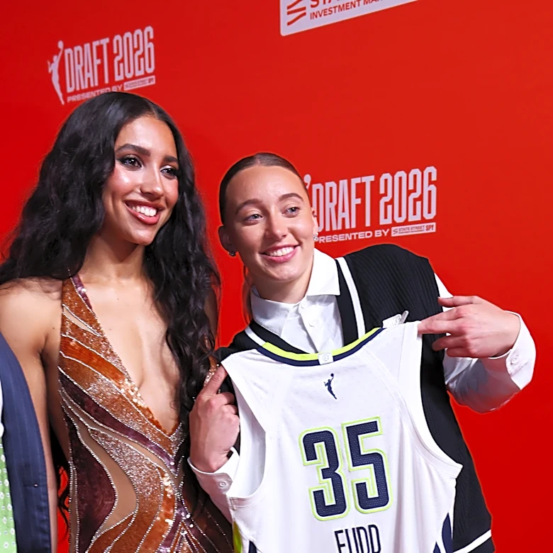 Why the Dallas Wings did Azzi Fudd no favors by not letting her respond to a question about her relationship with Paige Bueckers