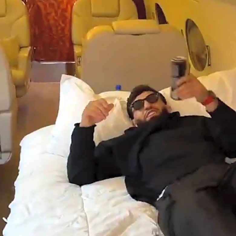 Arman Tsarukyan reacts to American Airlines removal, upgrades himself to private jet