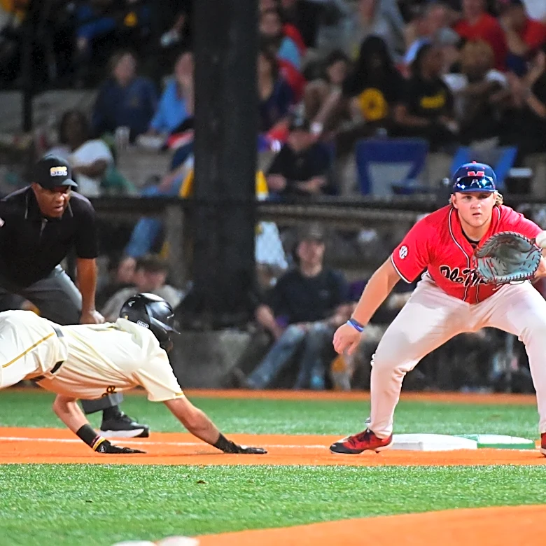 Will the Rebs stay hot? Ole Miss takes win streak to Knoxville