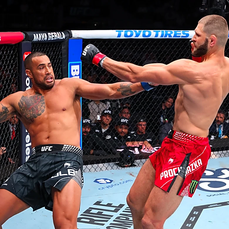 Carlos Ulberg undergoes knee surgery after suffering torn ACL at UFC 327