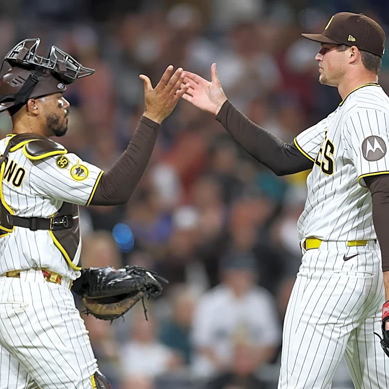 Padres gradually trusting Luis Campusano behind the dish