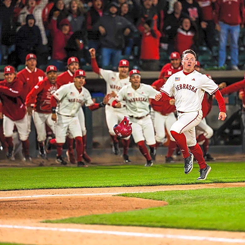 Nebraska Wins a Thriller 8-7 Over USC