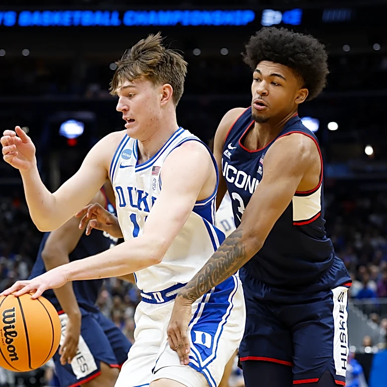 Nik Khamenia to transfer to UConn men’s basketball