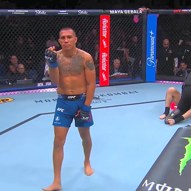 Knockout! John Yannis picks Jamie Siraj apart, finishes with blistering elbows on the ground