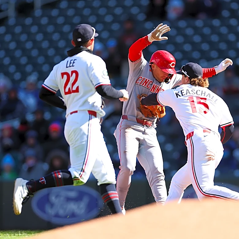 Reds 5, Twins 4: Coming In For a Landing?