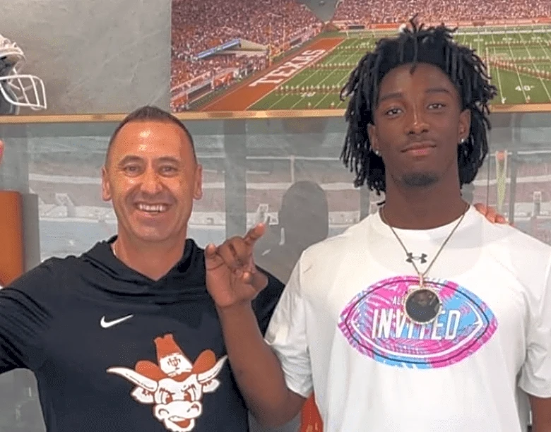 Four-star EDGE Derwin Fields commits to Texas