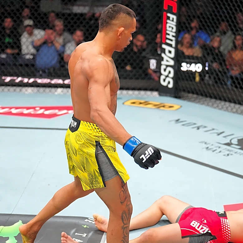 Highlights! Marcio Barbosa unloads killshot right hook, planks Dennis Buzukja with first round knockout