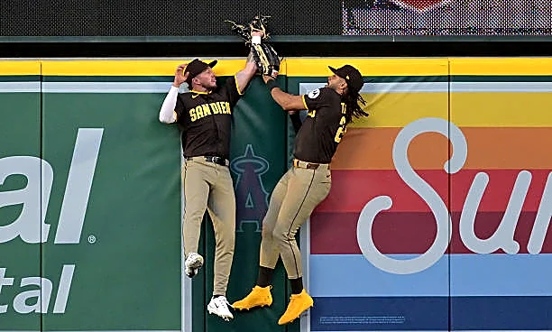 Padres quickly back on track, force rubber match in Anaheim