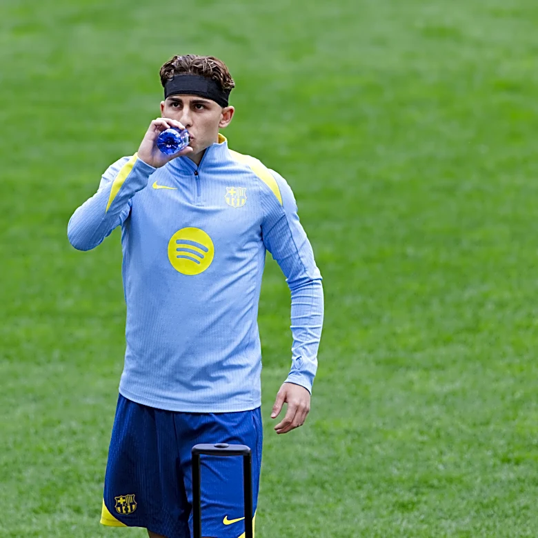 Fermin Lopez trains in protective mask ahead of Barcelona vs Celta