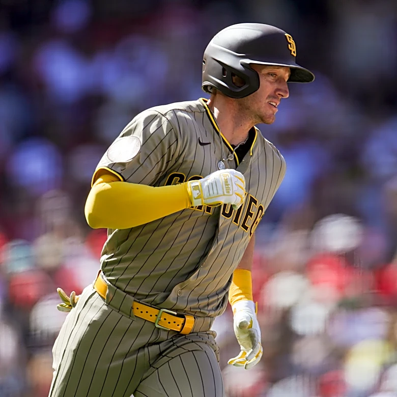 Padres take two from Angels, win fifth consecutive series