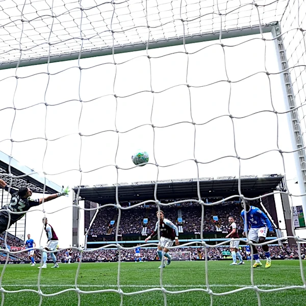 Talking Points: Villa Victorious But Sunderland Show Their Spirit