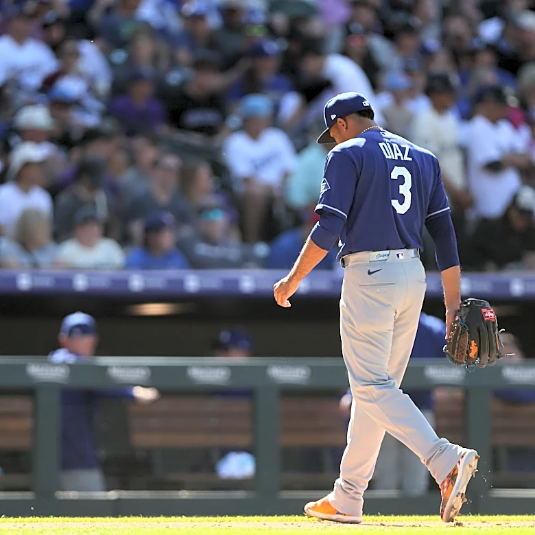 Edwin Díaz placed on injured list with right elbow loose bodies