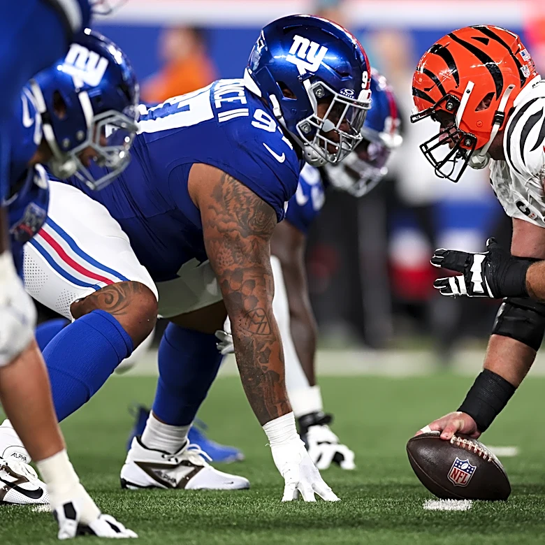 Ted Karras says Dexter Lawrence is “probably the best nose tackle in the last 30 years”