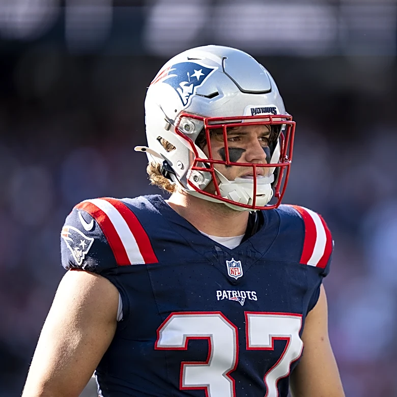 Fullback Jack Westover officially signs exclusive rights tender with Patriots