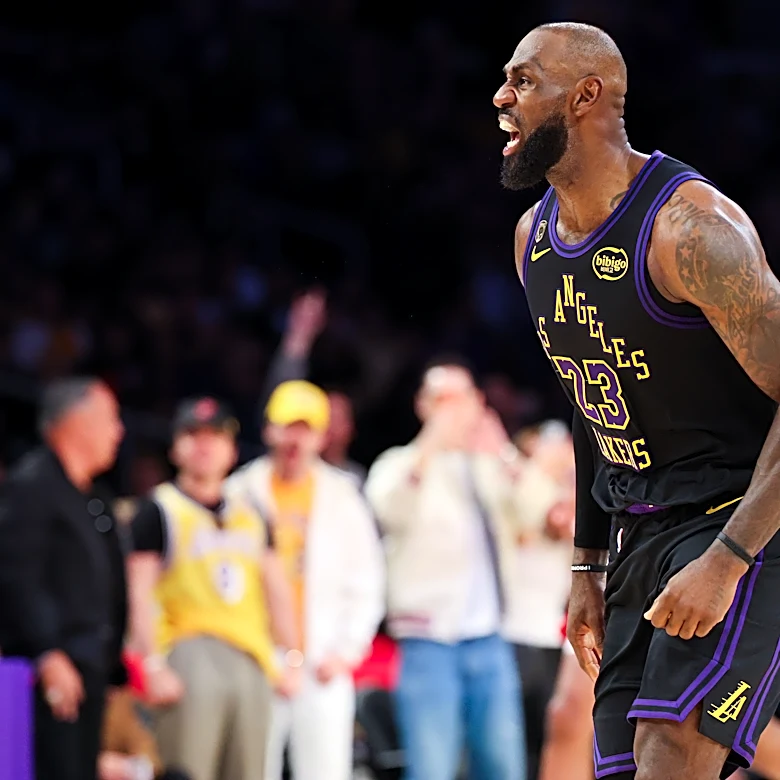 Lakers grind out Game 2 win over Rockets