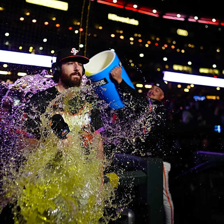 Giants introduce Yoshinobu Yamamoto to Cainings