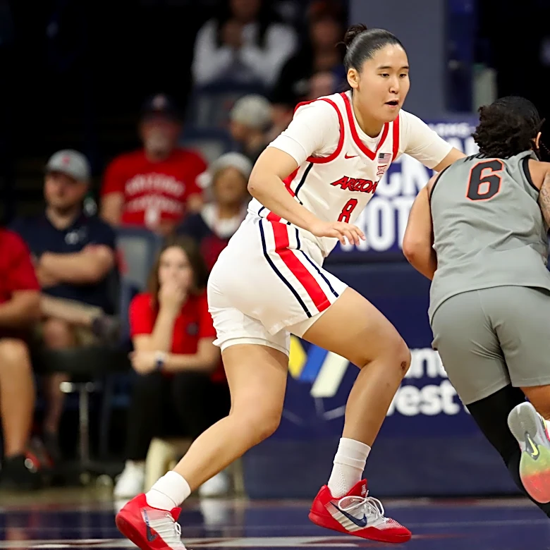Former Arizona guard Mireia Jurado transfers to Loyola Chicago