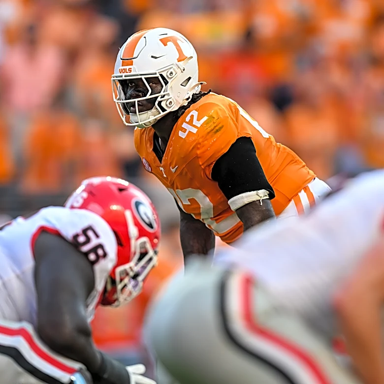 Saints DL Coach Bo Davis Meets With Tennessee EDGE Tyre West