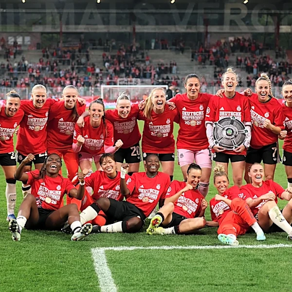 Bayern Munich execs celebrate Frauen title