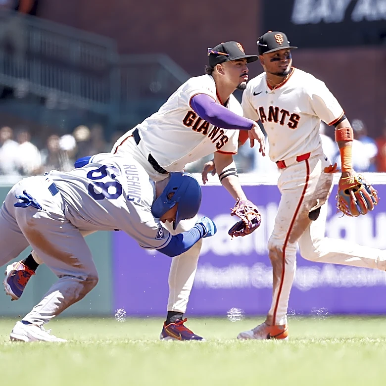 Giants feel sorry, let LA win one
