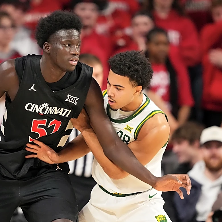 Cincinnati transfer C Moustapha Thiam commits to Michigan Basketball