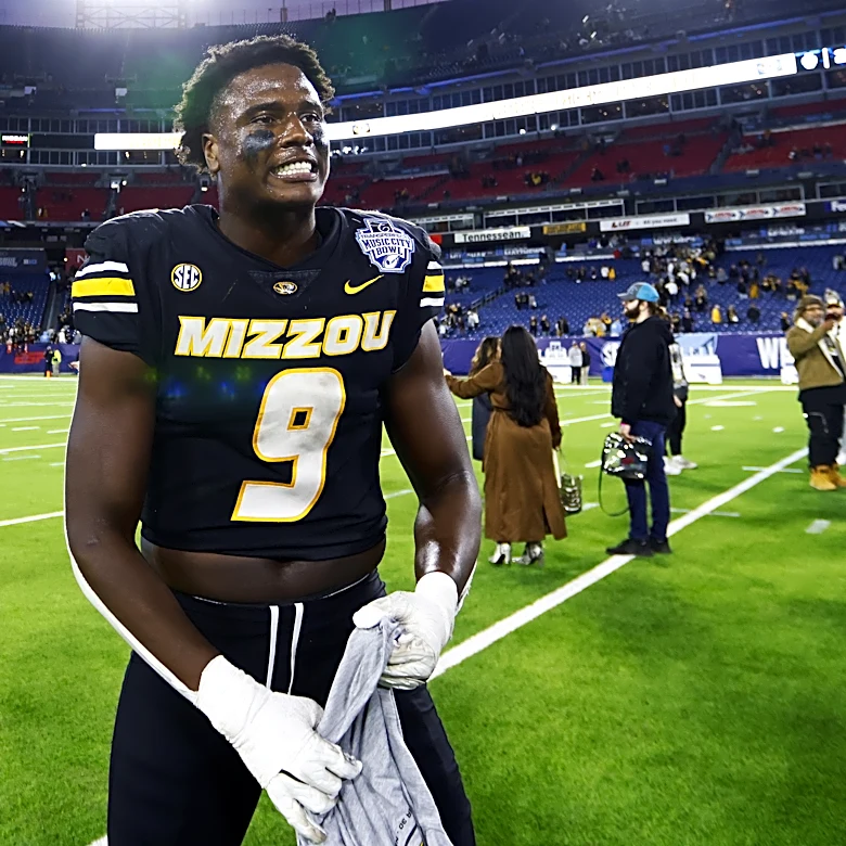 Instant grades for the Ravens drafting Zion Young at No. 14