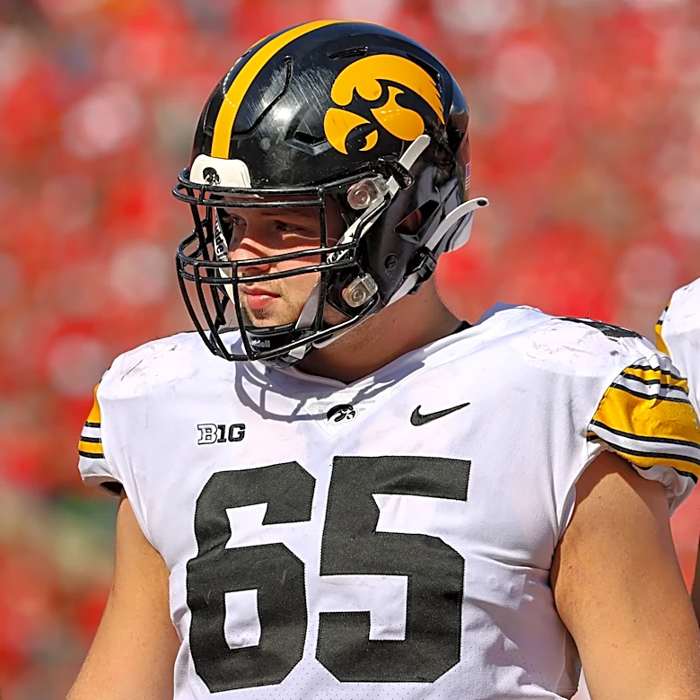 Bears NFL Draft 2026: Chicago selects Logan Jones, Iowa, Center