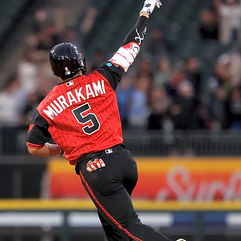 White Sox grind out another win, 5-4