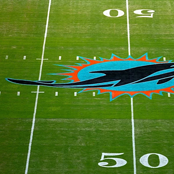 Dolphins trade fifth-round pick to Panthers