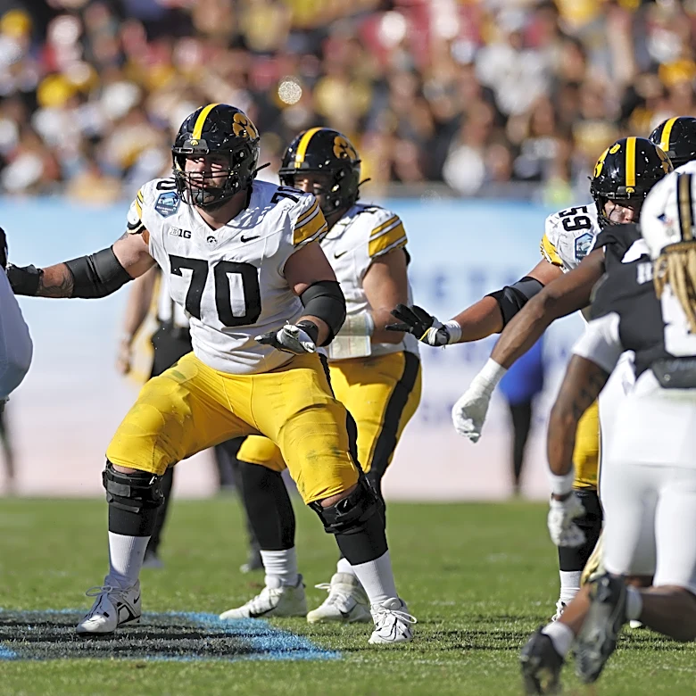 Seahawks 2026 draft: Seattle trades into 5th round, takes Iowa guard Beau Stephens