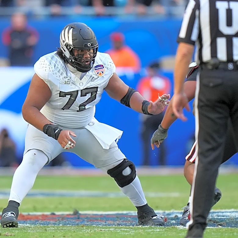 Chargers select Oregon OT/G Alex Harkey with the 204th pick