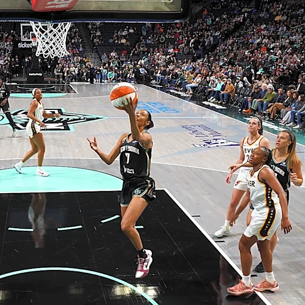 Liberty lose pre-season opener to Fever as Han Xu shines in return