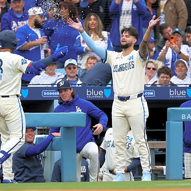 Dodgers offense enough to heal all wounds, beat Cubs