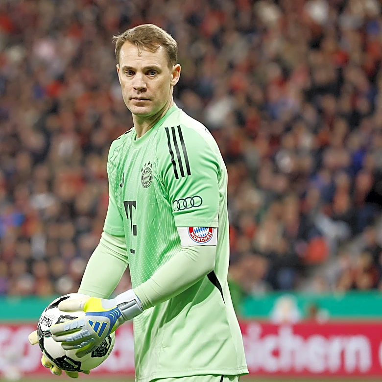 What Manuel Neuer’s rumored decision to extend might mean for Bayern Munich’s goalkeeper group