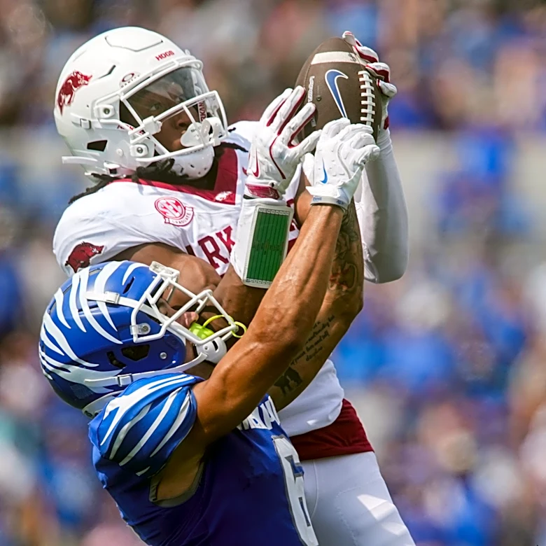 ‘I’m happy you’re one of us, man’ – See the moment when Julian Neal becomes a Seahawk