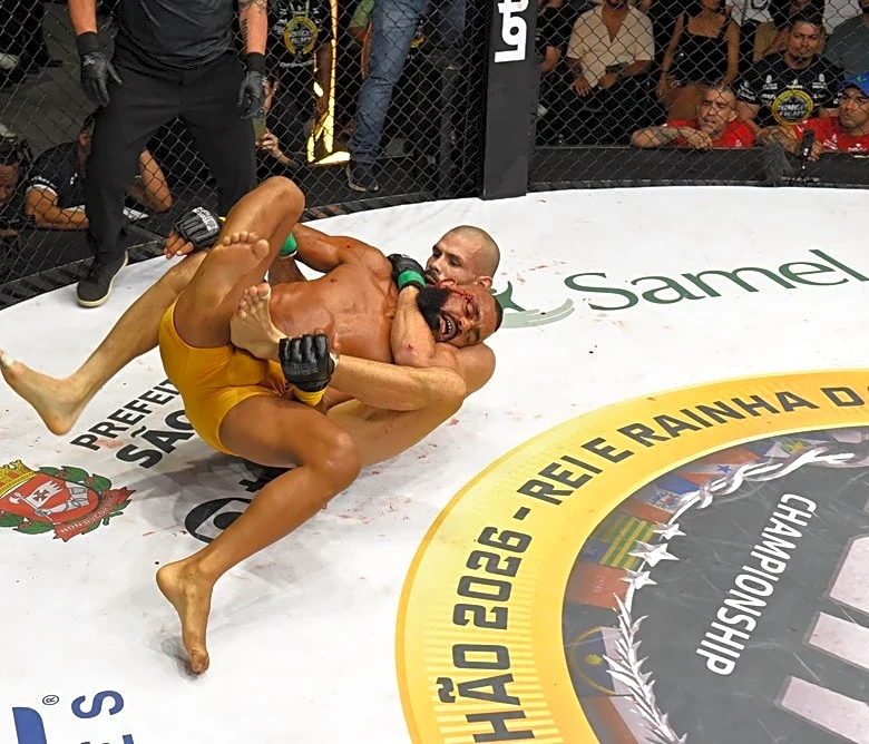 Video: Jungle Fight main event ends in brawl after fighter refuses to let go of submission