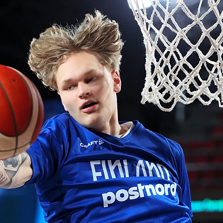 Miikka Muurinen commits to Arkansas