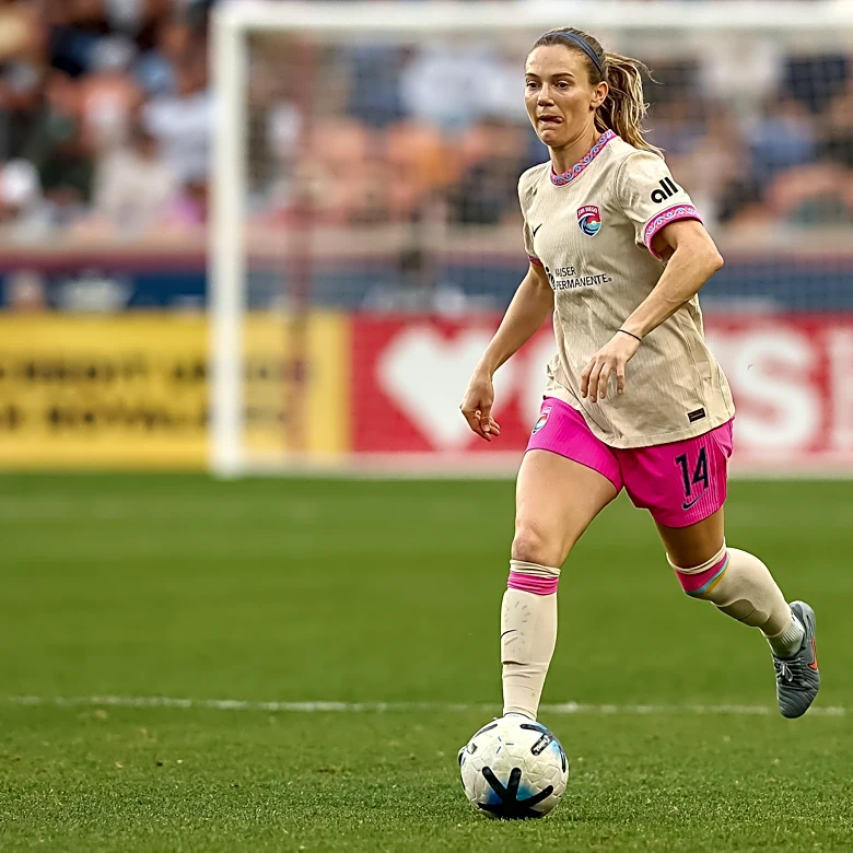 San Diego Wave sign Kristen McNabb to contract extension through 2027