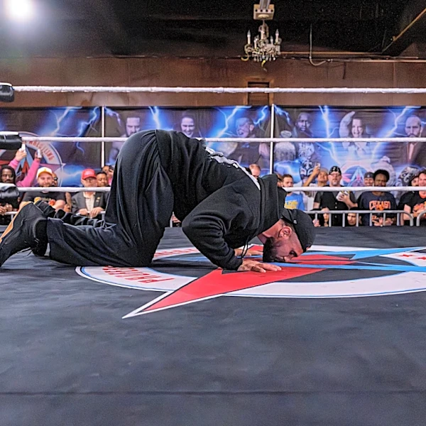 Seth Rollins makes surprise indie appearance at site of false stabbing incident