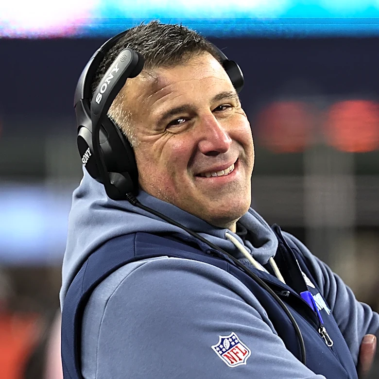Mike Vrabel returns to Patriots after missing Day 3 of the NFL Draft