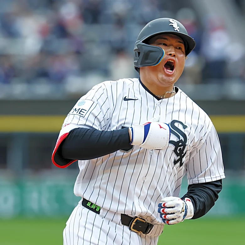 Long delay + huge comeback = White Sox win