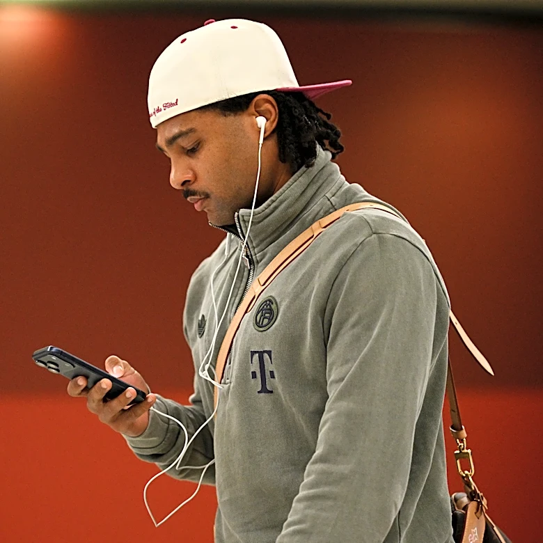 Injured Serge Gnabry brought to PSG for moral support with Bayern Munich