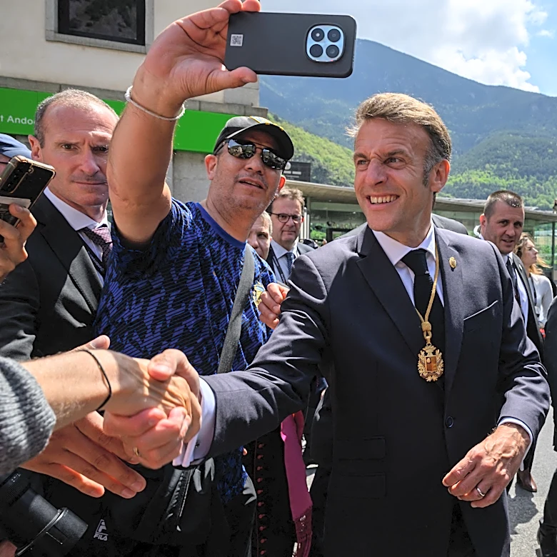 France President Emmanuel Macron predicts a PSG victory over Bayern Munich